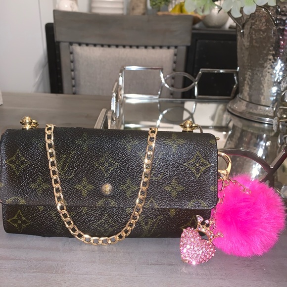 Louis Vuitton Handbags - Louis Vuitton monogram crossbody w/ pink